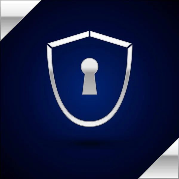 Escudo de plata con icono de ojo de cerradura aislado sobre fondo azul oscuro. Protección, concepto de seguridad. Icono de placa de seguridad. Banner de privacidad. Etiqueta de defensa. Ilustración vectorial — Vector de stock