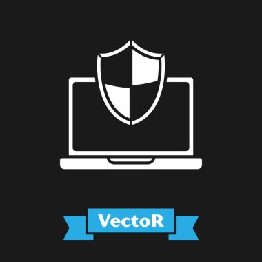 Siyah arkaplanda izole edilmiş kalkan simgesi ile korunan beyaz dizüstü bilgisayar. Bilgisayar güvenliği, güvenlik duvarı teknolojisi, özel güvenlik. Vektör İllüstrasyonu