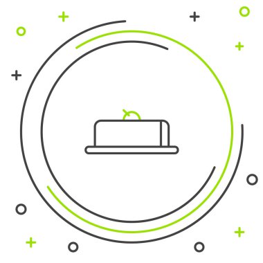 Siyah ve yeşil çizgili çilekli cheesecake dilimi ve beyaz arka planda izole meyve tepesi ikonu. Renkli taslak konsepti. Vektör İllüstrasyonu