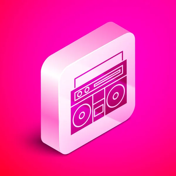 Izometrikus otthoni sztereó két hangszóró ikon elszigetelt rózsaszín háttérrel. Zenei rendszer. Ezüst négyzet gomb. Vektorillusztráció — Stock Vector