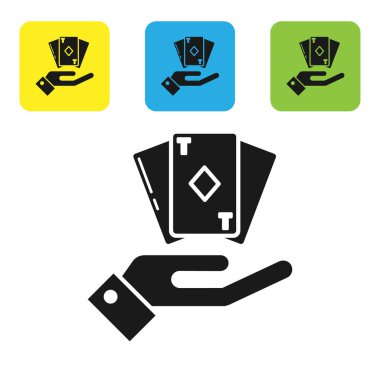 Siyah El, beyaz arka planda izole edilmiş iskambil kâğıdı simgesi destesini tutuyor. Kumarhane kumarı. Renkli kare düğmeleri ayarlayın. Vektör İllüstrasyonu