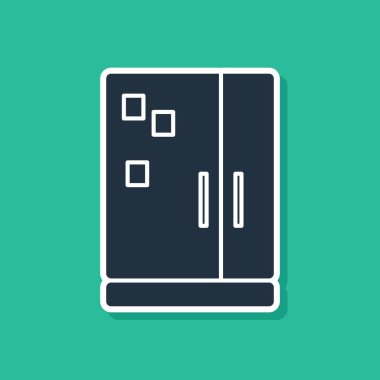 Mavi Buzdolabı simgesi yeşil arka planda izole edildi. Buzdolabı buzdolabı. Ev aletleri ve aletler. Vektör İllüstrasyonu