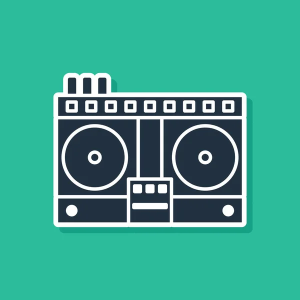 Telecomando DJ blu per riprodurre e mixare l'icona musicale isolata su sfondo verde. Miscelatore DJ completo di lettore in vinile e telecomando. Illustrazione vettoriale — Vettoriale Stock