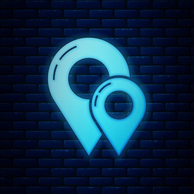 Parlak neon harita pin simgesi tuğla duvar arka planda izole. Navigasyon, işaretçi, konum, harita, GPS, yön, yer, pusula, iletişim, arama kavramı. Vektör Illustration