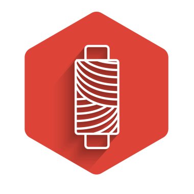 Makarna simgesine uzun gölgeli beyaz çizgili dikiş ipliği. İplik makarası. İplik kutusu. Kırmızı altıgen düğmesi. Vektör İllüstrasyonu