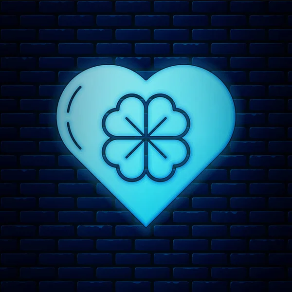 Светящееся неоновое сердце с иконкой клевера из четырех листьев, выделенных на фоне кирпичной стены. С днем Святого Патрика. Векторная миграция — стоковый вектор