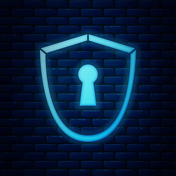 Glowing neon Shield with keyhole icon isolated on brick wall background. Protection, security concept. Safety badge icon. Privacy banner. Defense tag. Vector Illustration — ストックベクタ