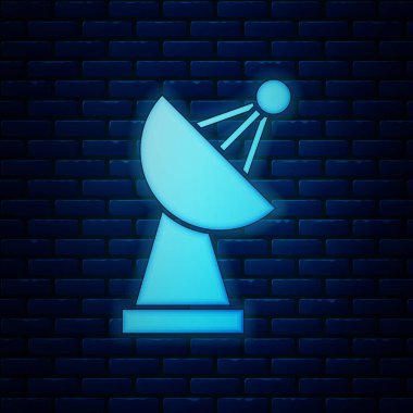 Parlayan neon Radar simgesi tuğla duvar arka planında izole edildi. Arama sistemi. Uydu sinyali. Vektör İllüstrasyonu