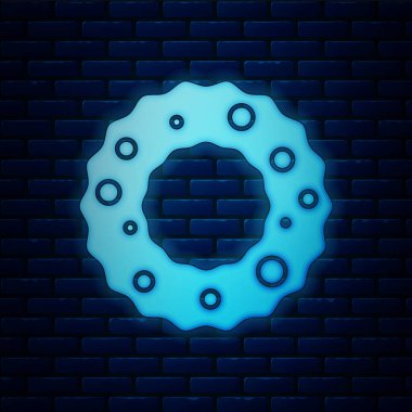 Parlayan neon renkli Noel çelengi simgesi tuğla duvar arkasında izole edilmiş. Mutlu Noeller ve mutlu yıllar. Vektör İllüstrasyonu