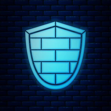 Duvarda siber güvenlik tuğlası ikonu olan parlayan neon bir kalkan. Veri koruma sembolü. Güvenlik duvarı logosu. Ağ koruması. Vektör İllüstrasyonu