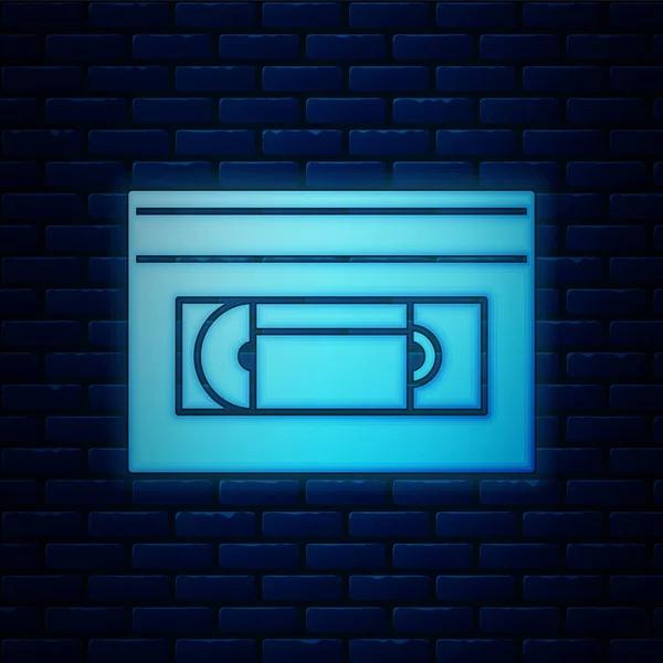 Icono de cinta de vídeo VHS de neón brillante aislado en el fondo de la pared de ladrillo. Ilustración vectorial — Archivo Imágenes Vectoriales