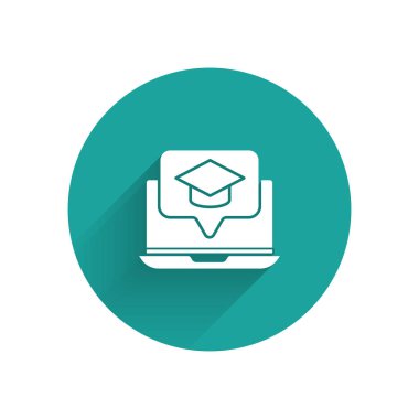 Ekran dizüstü bilgisayarındaki beyaz mezuniyet başlığı uzun gölgeli izole edilmiş. Çevrimiçi öğrenme ya da e-öğrenme kavramı. Yeşil daire düğmesi. Vektör İllüstrasyonu