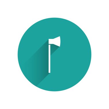 Beyaz tahta balta ikonu uzun gölgeli izole edilmiş. Oduncu baltası. Yeşil daire düğmesi. Vektör İllüstrasyonu