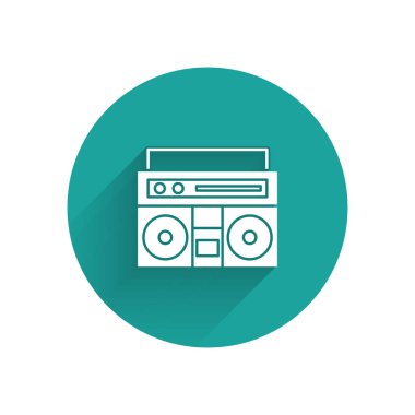 Uzun gölgeli iki hoparlörlü White Home müzik seti. Müzik sistemi. Yeşil daire düğmesi. Vektör İllüstrasyonu