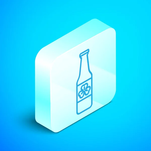 Ligne isométrique Bouteille de bière avec icône de trèfle à quatre feuilles isolée sur fond bleu. Joyeuse Saint Patricks. Bouton carré argenté. Illustration vectorielle — Image vectorielle