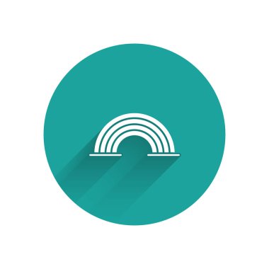 Bulutlu beyaz gökkuşağı uzun gölgeli izole edilmiş. Yeşil daire düğmesi. Vektör İllüstrasyonu