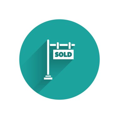 Metin satılan beyaz asılı işareti uzun gölgeli izole edilmiş simge. Çıkartma satıldı. Tabela satıldı. Yeşil daire düğmesi. Vektör İllüstrasyonu