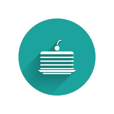 Beyaz Kek simgesi uzun gölgeli izole edilmiş. Doğum günün kutlu olsun. Yeşil daire düğmesi. Vektör İllüstrasyonu