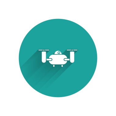 Beyaz drone uzun gölge ile izole eylem video kamera simgesi ile uçan. Video ve fotoğraf kamera sembolü ile quadrocopter. Yeşil daire düğmesi. Vektör Illustration