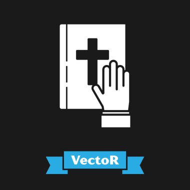 Siyah arka planda izole edilmiş kutsal İncil ikonu üzerine beyaz yemin. Mahkemedeki prosedür. Gerçek ve gerçek. Tanrı huzurunda söz ver. Vektör İllüstrasyonu