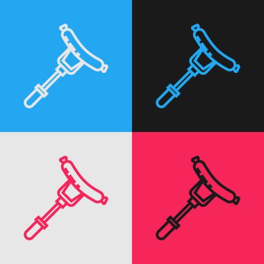 Çatal simgesindeki renk çizgisi sosisi renk arkaplanında izole edilmiş. Izgara sosis ve aroma işareti. Klasik tarzda çizim. Vektör İllüstrasyonu