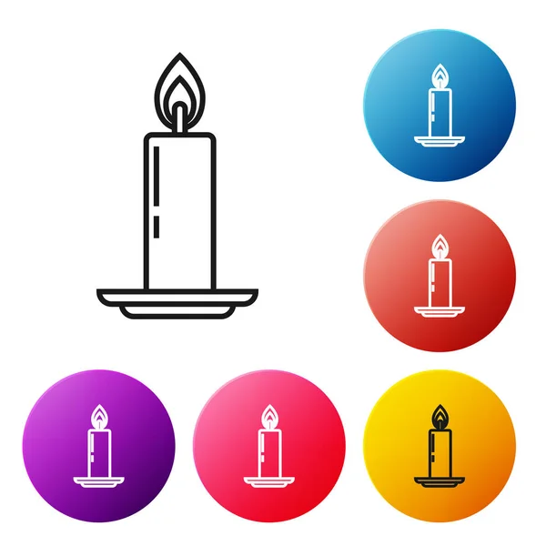 Línea negra Vela ardiente en el icono del candelero sobre fondo blanco. Vela encendida a la antigua. Vara cilíndrica con llama ardiente. Establecer iconos botones círculo de colores. Ilustración vectorial — Vector de stock