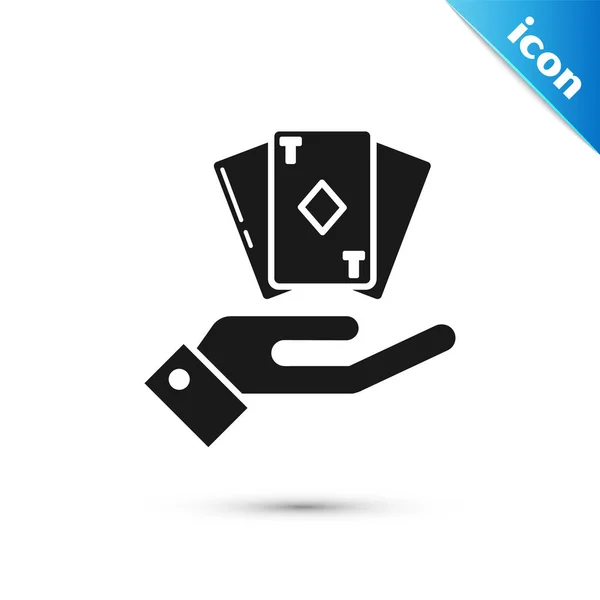 Mão Negra segurando baralho de cartas de jogar ícone isolado no fundo branco. Jogo de casino. Ilustração vetorial — Vetor de Stock