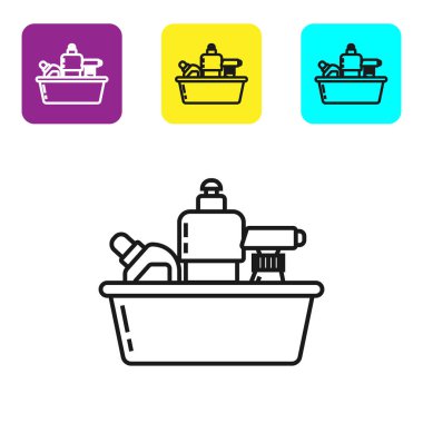 Siyah çizgili plastik şişeler sıvı çamaşır deterjanı, çamaşır suyu, bulaşık deterjanı ya da beyaz arka planda izole edilmiş başka bir temizlik maddesi. Renkli kare düğmeleri ayarlayın. Vektör İllüstrasyonu