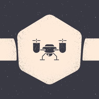 Grunge Drone gri arka plan üzerinde izole aksiyon video kamera simgesi ile uçan. Video ve fotoğraf makinesi sembolü ile Quadrocopter. Tek renkli vintage çizim. Vektör İllüstrasyonu