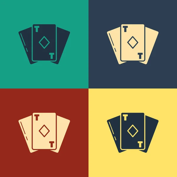 カラー背景にアイロンのシンボルアイコンを持つカラートランプカード カジノのギャンブルヴィンテージスタイルの図面 ベクトルイラストレーション — ストックベクタ