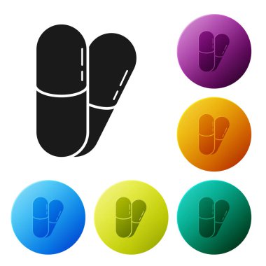 Siyah Köpek ve haplar beyaz arka planda izole edilmiş. Hayvan için reçeteli ilaç. Renkli daire düğmelerini ayarlayın. Vektör İllüstrasyonu