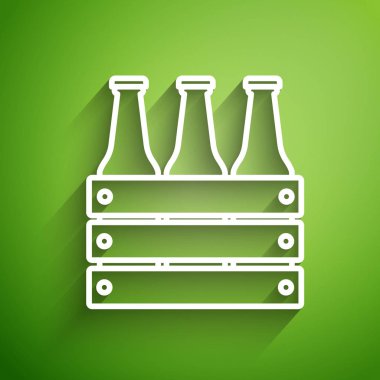 Yeşil arka planda beyaz çizgi halinde bira şişesi ikonu var. Tahta kutu ve bira şişeleri. Kutu bira kutusu tabelası. Vektör İllüstrasyonu