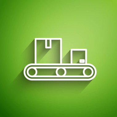 Yeşil zemin üzerinde karton kutu simgesi olan beyaz çizgi taşıyıcı bandı. Vektör İllüstrasyonu