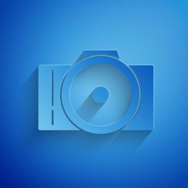 Kağıt kesiği Fotoğraf Makinesi simgesi mavi arkaplanda izole edildi. Fotoğraf makinesi simgesi. Kağıt sanatı tarzı. Vektör İllüstrasyonu
