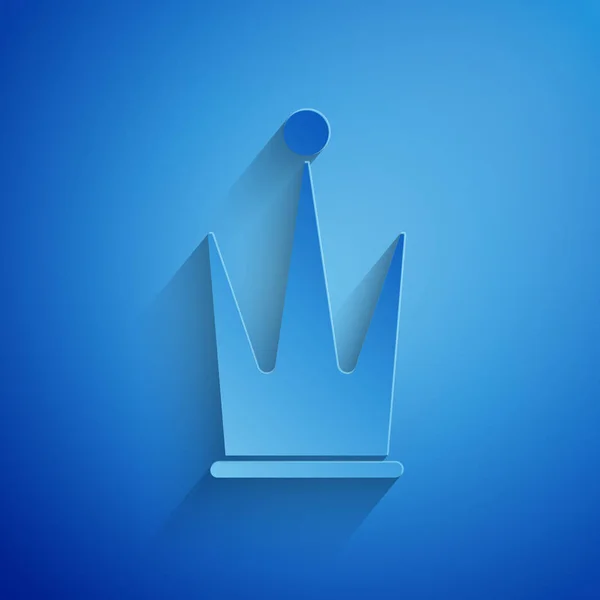 Papírvágás Crown ikon elszigetelt kék háttérrel. Papírművészeti stílus. Vektorillusztráció — Stock Vector
