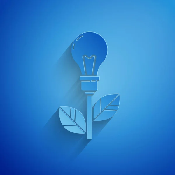 Papier geschnittene Glühbirne mit Blattsymbol isoliert auf blauem Hintergrund. Ökoenergiekonzept. alternative Energiekonzepte. Papierkunst. Vektorillustration — Stockvektor