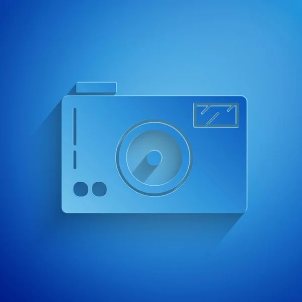 Corte de papel Icono de cámara fotográfica aislado sobre fondo azul. Icono de cámara fotográfica. Estilo de arte de papel. Ilustración vectorial — Vector de stock