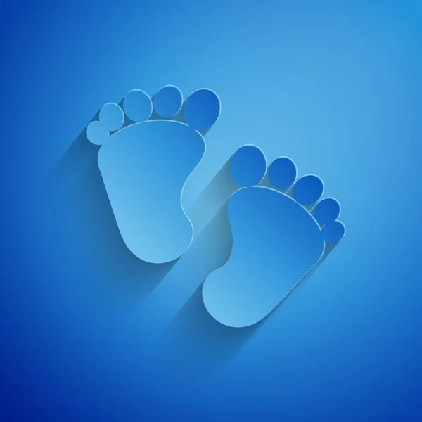 종이가 파란 배경에 고립된 아기 발자국 아이콘을 잘라 내고 있습니다. 아기 발 표시. 종이 예술 스타일. 벡터 일러스트 — 스톡 벡터