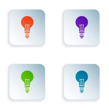 Fikir simgesi kavramına sahip renkli ampul beyaz arkaplanda izole edildi. Enerji ve fikir sembolü. İlham konsepti. Kare düğmelere simgeleri yerleştir. Vektör İllüstrasyonu