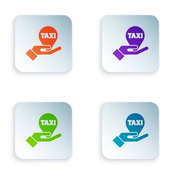 Colore Mano sulla mappa puntatore con icona taxi isolato su sfondo bianco. Simbolo posizione. Impostare le icone in pulsanti quadrati. Illustrazione vettoriale — Vettoriale Stock