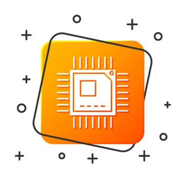 Beyaz arkaplanda mikro devreli Cpu simgesi olan beyaz bilgisayar işlemcisi. Devre kartı işaretli çip ya da işlemci. Mikro işlemci. Turuncu kare düğme. Vektör İllüstrasyonu