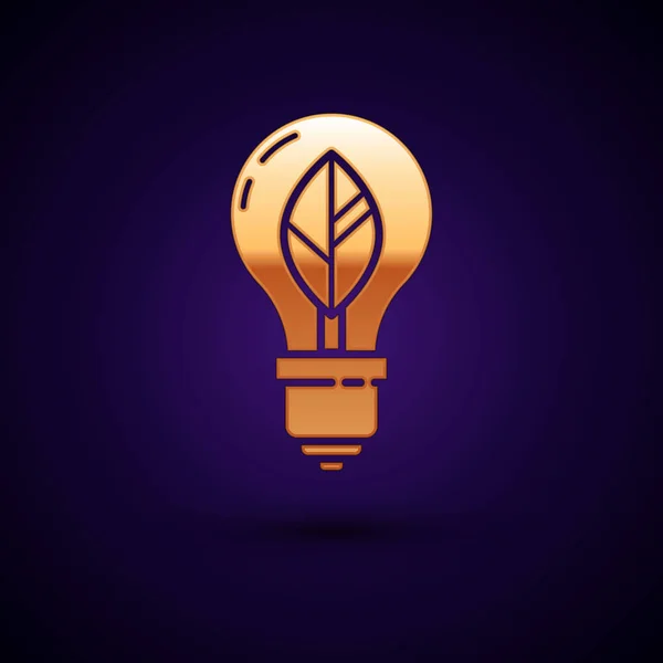 Guld glödlampa med blad ikon isolerad på mörkblå bakgrund. Miljöenergikoncept. Begreppet alternativ energi. Vektor Illustration — Stock vektor