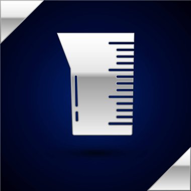 Koyu mavi arka planda gümüş laboratuvar cam süslemesi ya da beher ikonu var. Vektör İllüstrasyonu