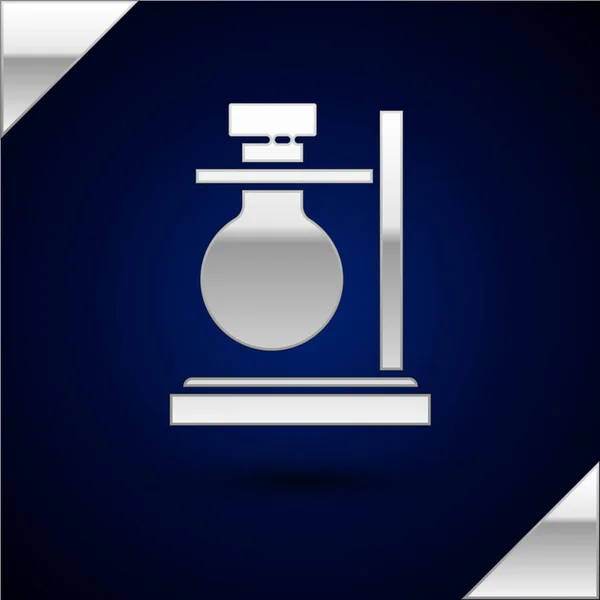 Pallone di prova in vetro argento sull'icona del cavalletto isolato su sfondo blu scuro. Attrezzature di laboratorio. Illustrazione vettoriale — Vettoriale Stock