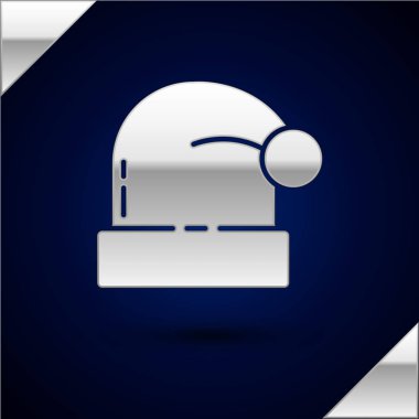 Gümüş Noel Baba şapkası ikonu koyu mavi arka planda izole edilmiş. Mutlu Noeller ve mutlu yıllar. Vektör İllüstrasyonu