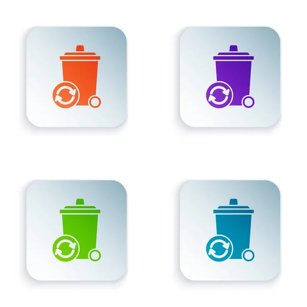 Lixeira de cor com ícone de símbolo de reciclagem isolado no fundo branco. Ícone da lata de lixo. Sinal de lixeira. Sinal de cesta de reciclagem. Definir ícones em botões quadrados coloridos. Ilustração vetorial —  Vetores de Stock