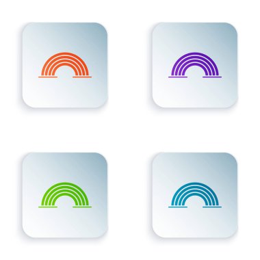 Beyaz arka planda yalıtılmış bulutlar simgesiyle Gökkuşağı renklendirin. Simgeleri renkli kare düğmelere ayarlayın. Vektör İllüstrasyonu