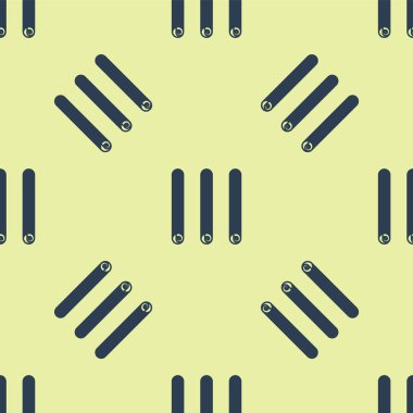 Mavi Üç rulo tarçın ikonu sarı arka planda izole edilmiş pürüzsüz desen. Aromatik baharat. Bulaşıklar için konserve. Yemek teması. Vektör İllüstrasyonu