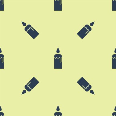 Mum ikonunda yanan mavi mum sarı arka planda izole edilmiş pürüzsüz desen. Silindirik mum çubuğu ve yanan ateş. Vektör İllüstrasyonu