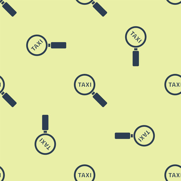 Синее увеличительное стекло и значок такси изолировали безпечатный узор на желтом фоне. Поиск такси. Векторная миграция
